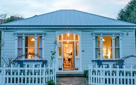 Villa Akaroa - Akaroa Pet Friendly Holiday Home